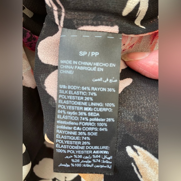 White House Black Market Floral Print Blouse in Black and Pink, size SP, organza - Picture 12 of 12